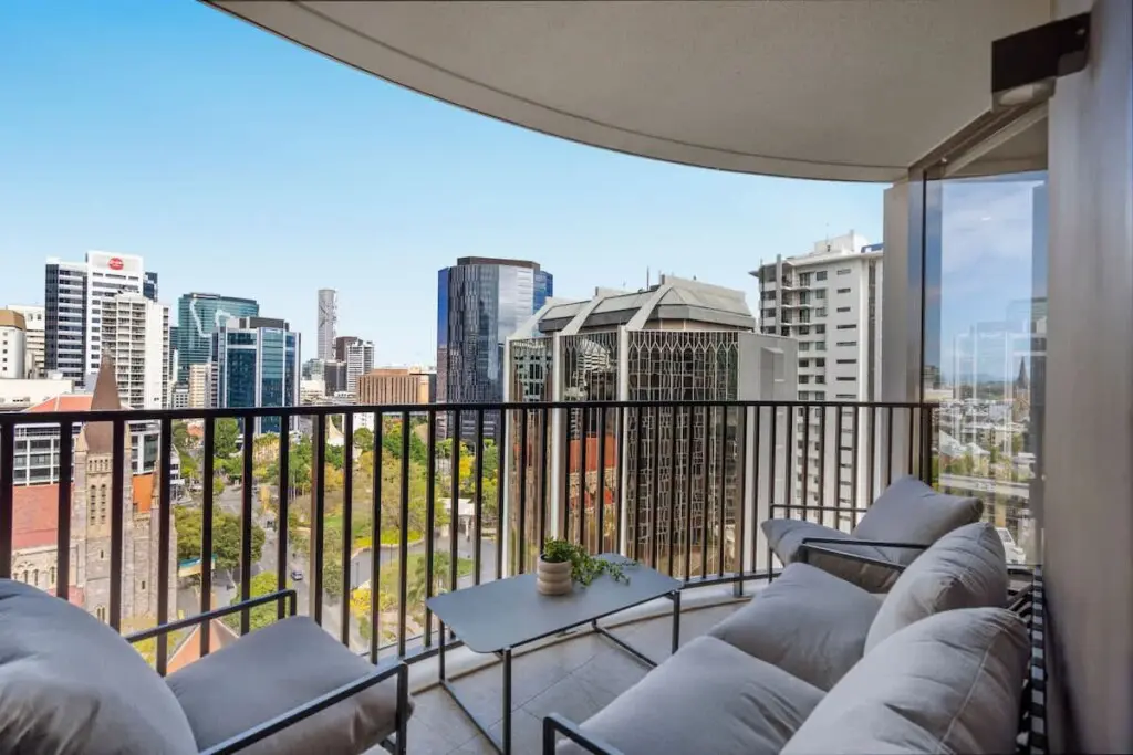 701dfb95 4073 43 aMFVS