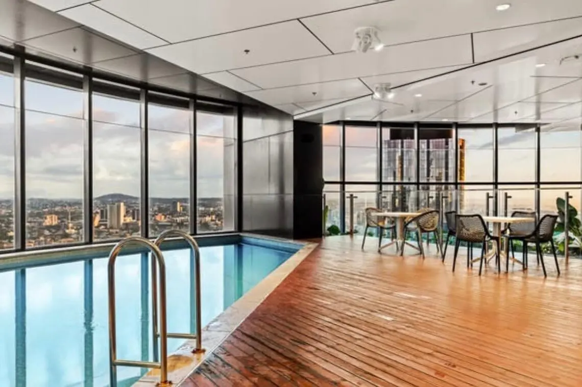 74215e55 8963 4c HPmT