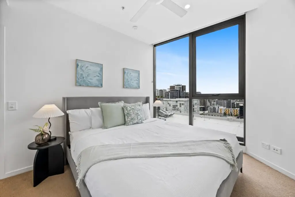 8d4c08c8 40b5 4c RfLd9