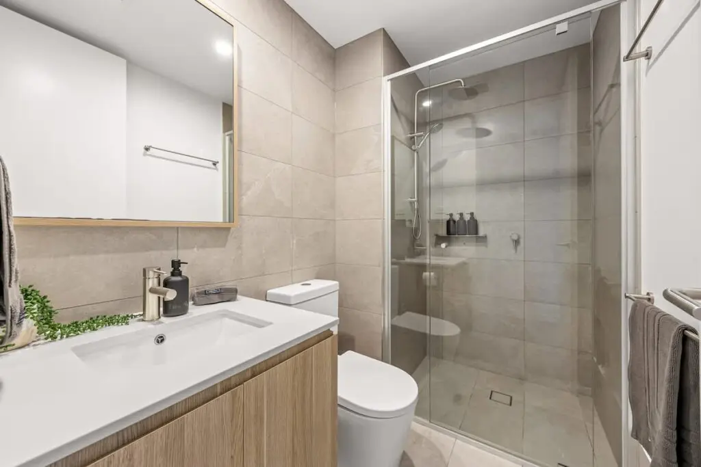 9300e2f6 3c8f 43 59URR