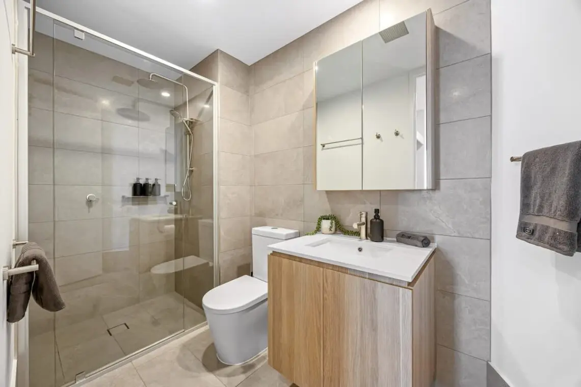 f8467c3a c590 41 V 9yM