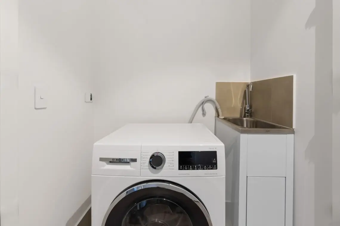 183a8cd4 fa70 46 7I34W