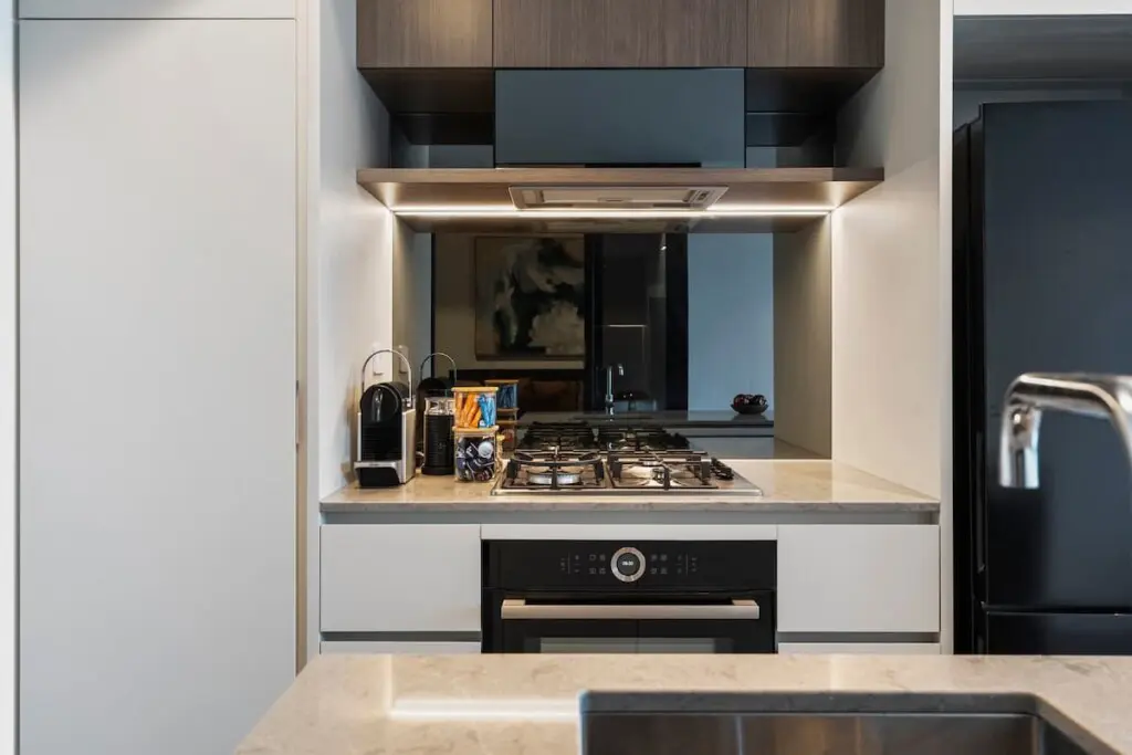 ee437620 74b9 4e DfpyH